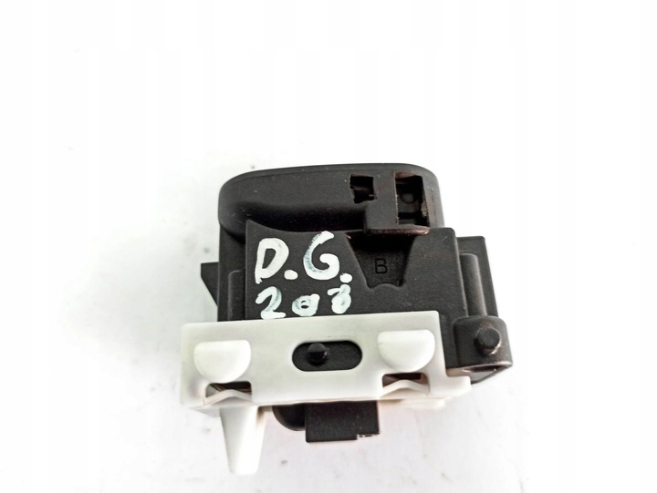 фото №12, Mercedes-benz c w203 2004 зад сторона правая панели управление, переключатели