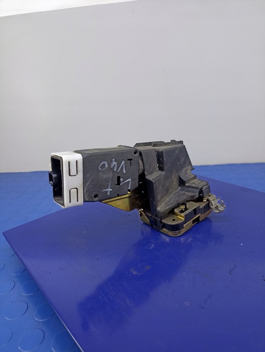 фото №2, Volvo v40 i універсал замок двері лівий зад