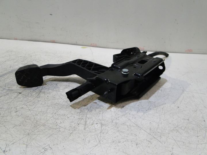 фото №7, Audi a2 1,4b 16v педаль помпа сцепления 8z1721059