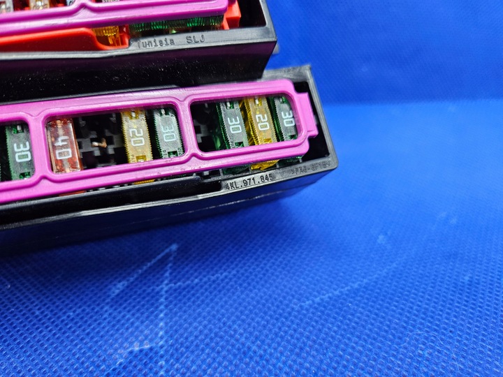 фото №8, Audi q8 e-tron 55 коробка предохранителей предохранители органайзер 4kl971845