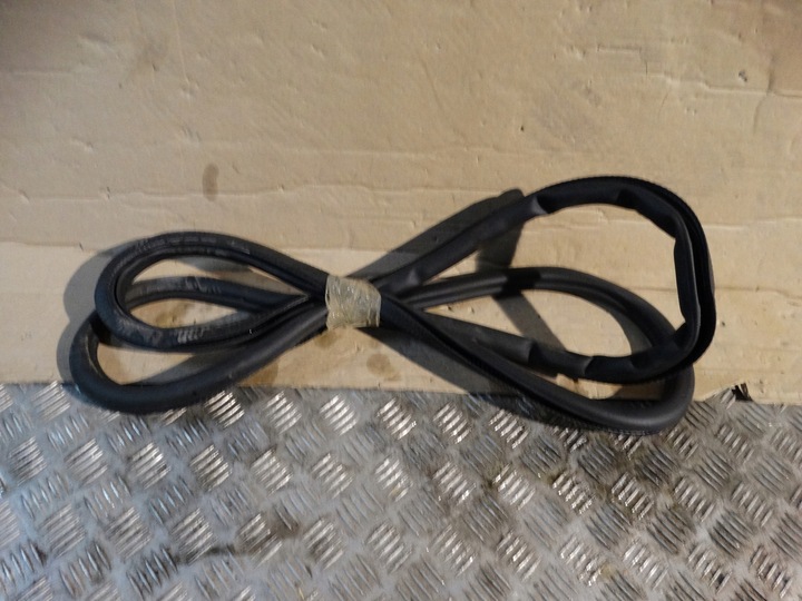 фото №1, Прокладка двері задня ліва porsche panamera 971 1