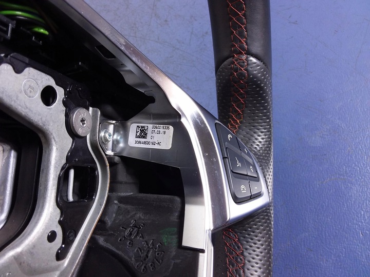 фото №5, Mercedes a w176 кермо amg шкіра пелюстки