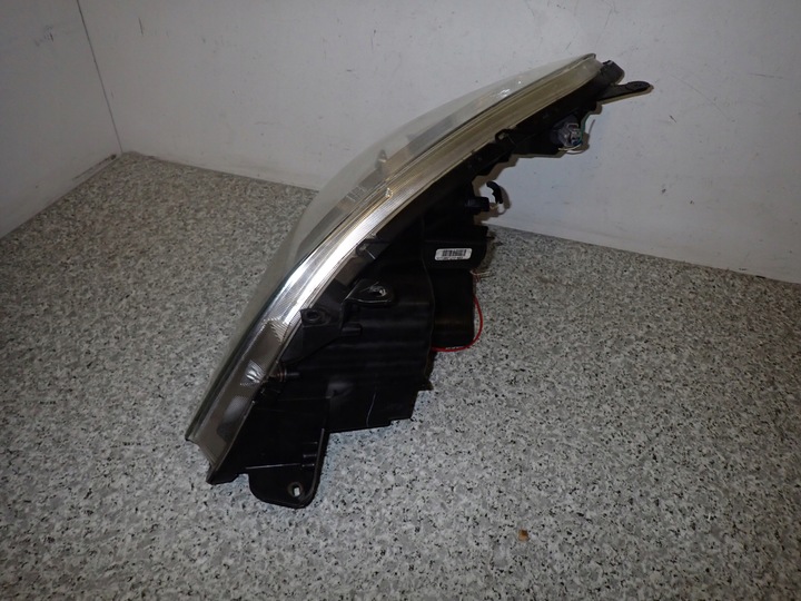 фото №5, Toyota corolla verso 07- лампа передняя правая фара правые d-cat