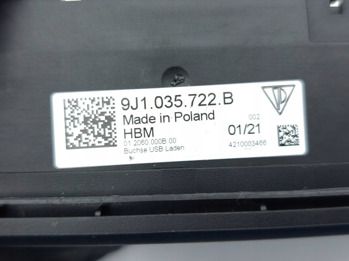фото №8, Porsche taycan 9j1 гнездо usb 2021 9j1035722b