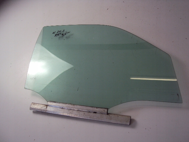 фото №1, Стекло дверь правый перед mercedes w202 95 r