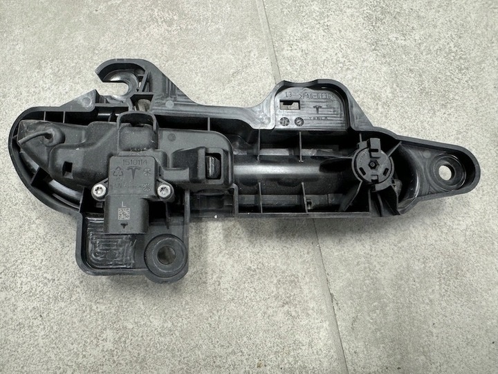 фото №2, Tesla модель 3 m3 iii ручка дверь передние левая оригинал