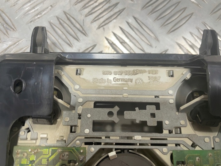 фото №5, Лампа освещение потолок люк vw scirocco 1k0947105af
