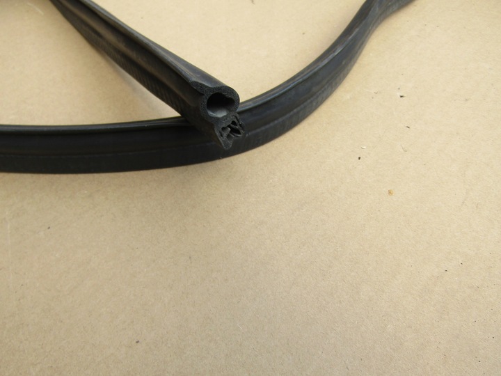 фото №7, 4 mercedes w211 прокладка резиновая подкапотное пространство