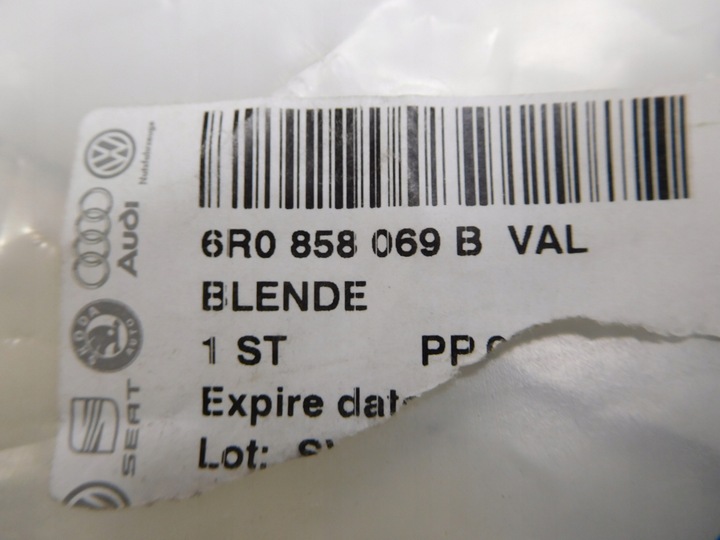 фото №7, Рамка накладка радіо vw vento 6r0858069bval