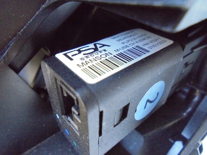 фото №13, Бардачок полка туннеля верхняя usb citroen e-c4 c4 3 iii 23r. 9835233380