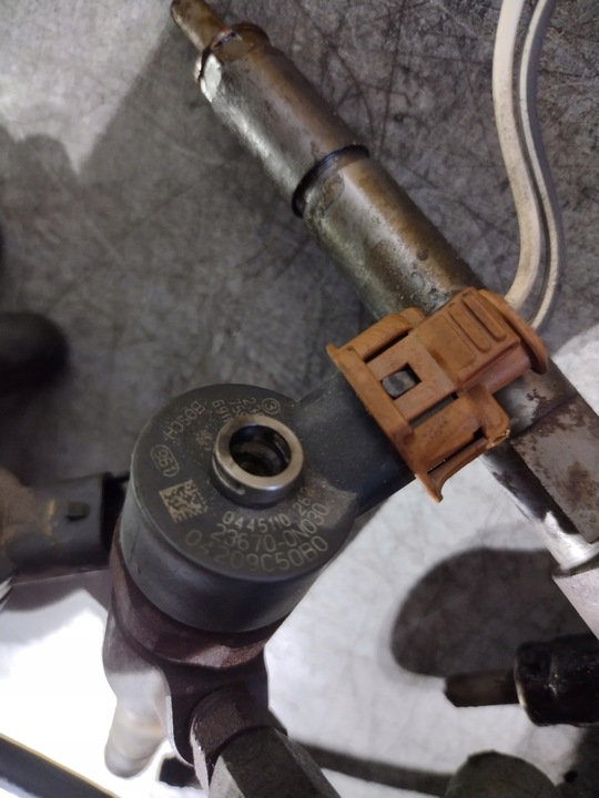 фото №8, Система топливный toyota yaris 1.4 d4d насос планка