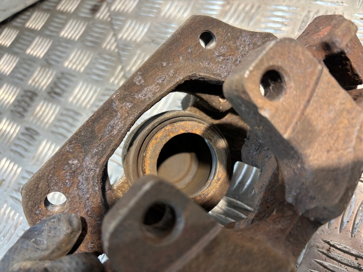 фото №13, Суппорт тормозной левый перед bmw e91 рестайлинг 2,0b n43b20a