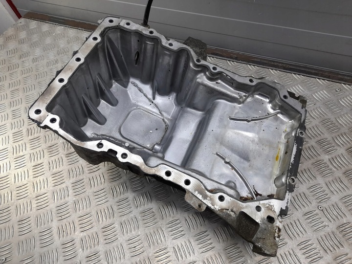 фото №12, Dodge challenger 05184515ac з спереду піддон масляні