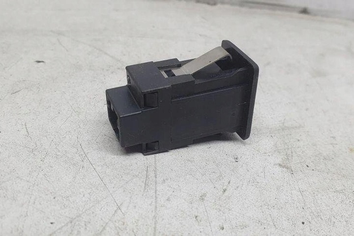 фото №3, Дополнительный соединитель мультимедиа aux/usb vw eos 1f7, 1f8 5m0035724 2.0l