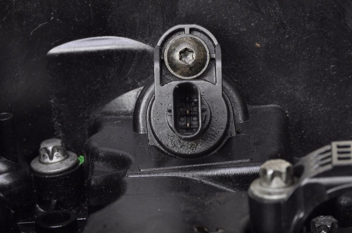 фото №7, Bmw e87 e90 e91 2.0 d кришка клапанів 7797613