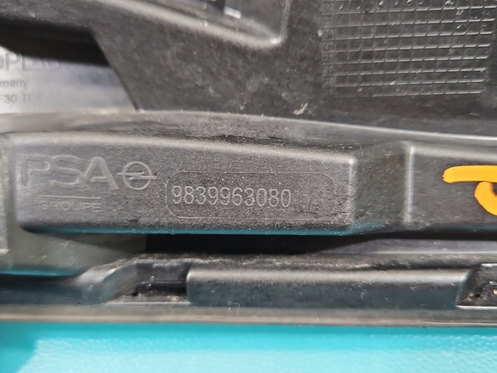фото №7, Opel astra vi l 9839963080 молдинг корпус крышки стёкла зад правая