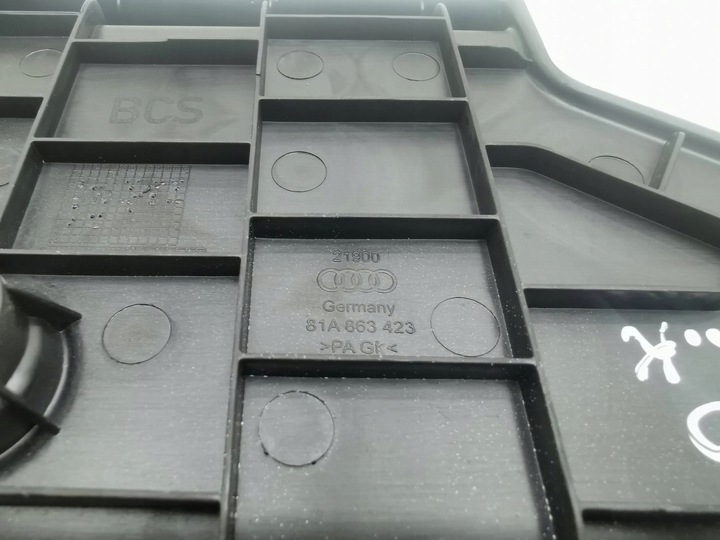 фото №8, Audi q2 - 2022 левая сторона крепление półki/rolety багажника