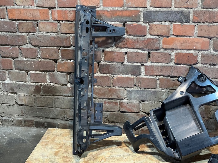 фото №6, Bmw f15 f85 x5m50d ползун кронштейн бампера зад комплект 8054019 7294391