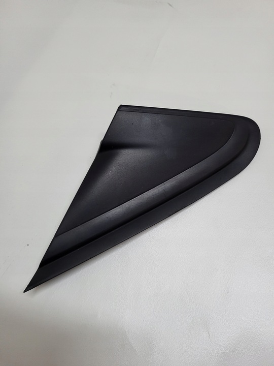 фото №1, Peugeot 208 заглушка крыльев треугольник