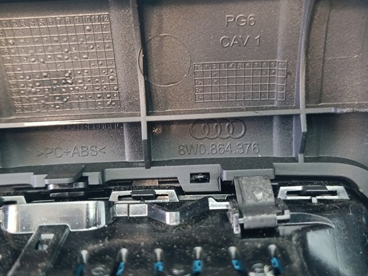 фото №11, Audi a4 b9 2024 r avant 2,0 tfsi 110kw решётка воздуховод зад туннеля среднего