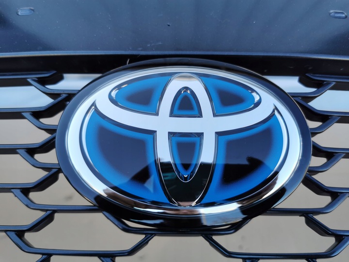 фото №11, Toyota corolla xii e21 18-22 бампер переднее b.ładny hb значок 53112-02b10