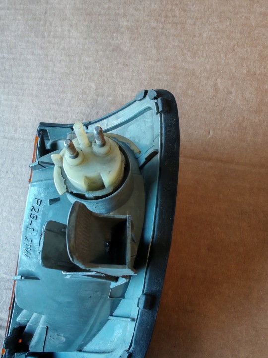 фото №8, Правое поворотник перед hella mercedes w124 оранжевый