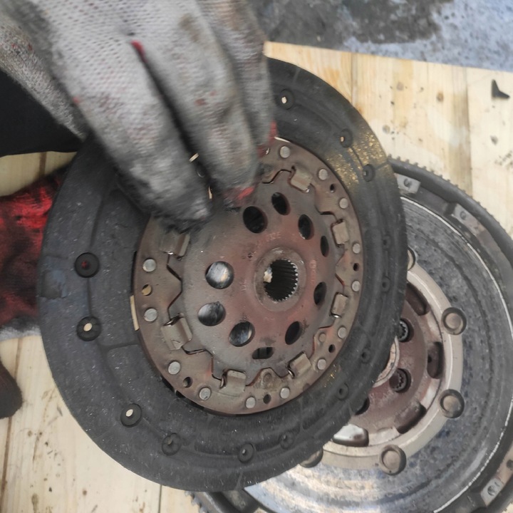 фото №11, Сцепление колесо прижим 1.8t golf iv bora octavia i leon i a3 8l 038141025p