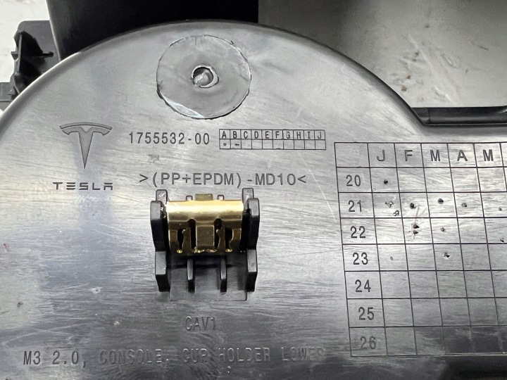 фото №10, Tesla модель 3 2023 тримач na чашка панелі розподільчої