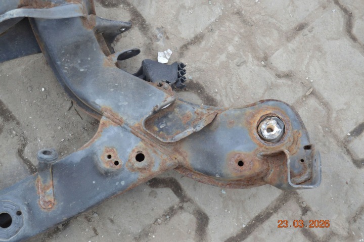 фото №10, Балка заднего подвески зад mercedes-benz c w203 2033509101