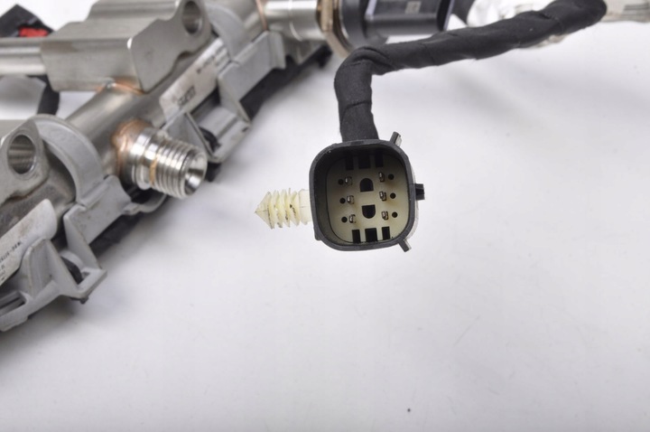 фото №3, Ford focus mk4 1.0 планка впрыскивающий h6bg-9d280-ab