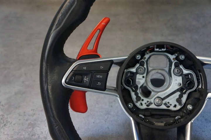 фото №16, Руль кожа кожаный срезанная audi tt tts 8s лепестки 8s0419091e