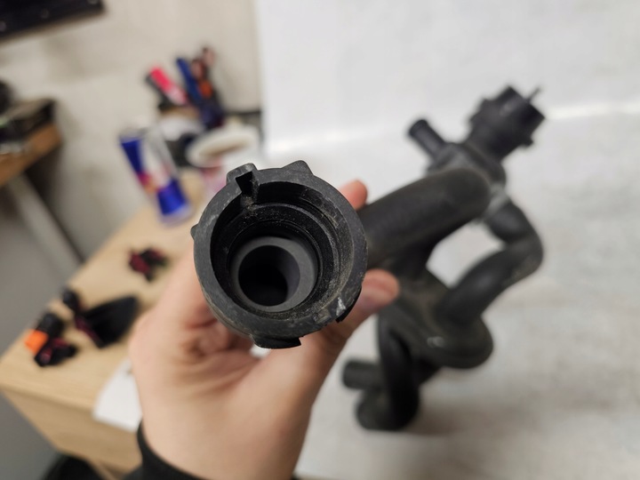 фото №8, Audi a4 b8 2.0 tdi шланг труба шланг води 8k1819350bb 1j0819809