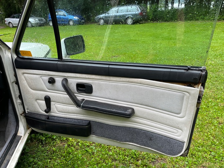 фото №5, Vw golf 1 mk1 оригинальный gti 112 ps karmann сиденья диван обшивки 1987