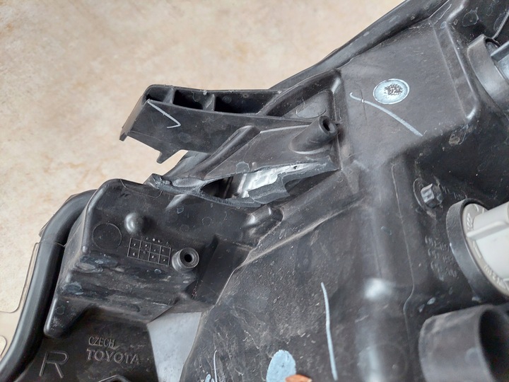 фото №11, Лампа правая - линза - toyota yaris iii - рестайлинг - 17-20