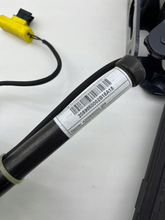 фото №7, Mercedes w205 петлі капота патрони l+p комплект kolor-755 a2058800828