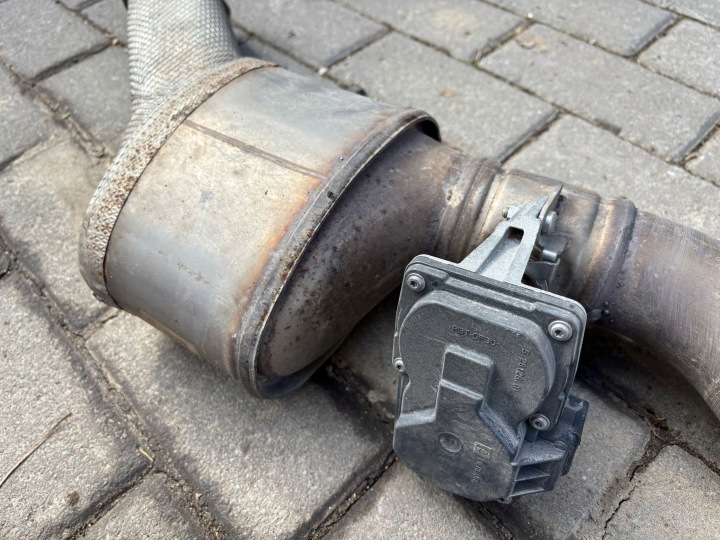 фото №4, Audi a5 8w вихлоп глушник 2.0 tdi quattro 4g0131703ae