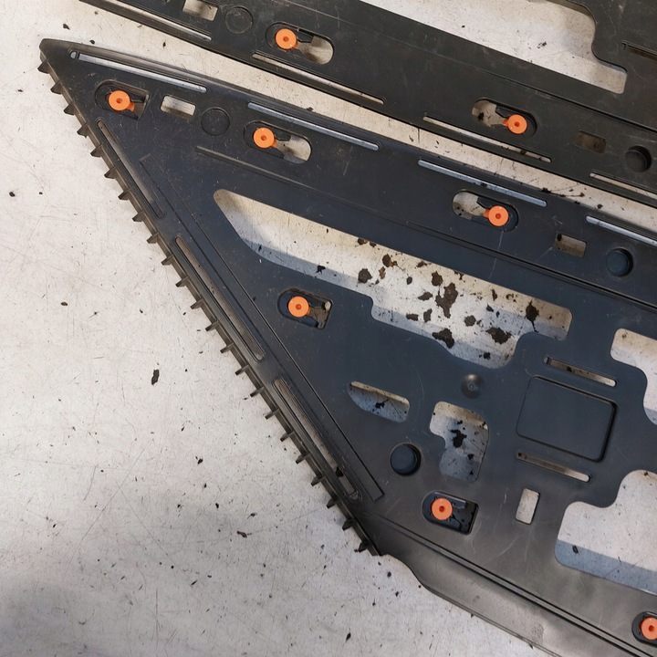 фото №11, Audi q2 шильдик решітка монтажна решітка стійка заднього ліва права