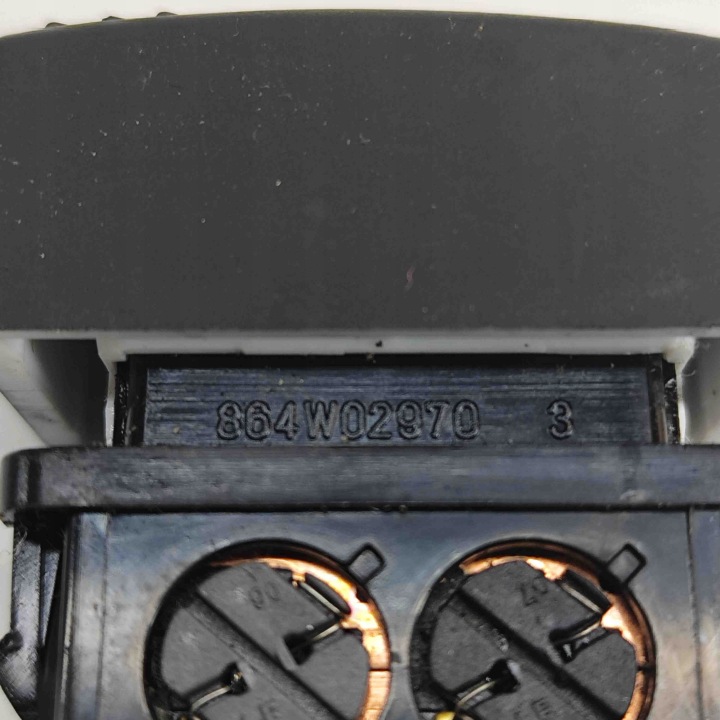 фото №8, Кнопка підігріву сидінь hyundai terracan hp 864w02970 28482011 2.9l
