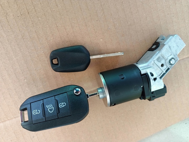 фото №11, Новая замок зажигания 2 ключ pilot з пультом citroen c3 2 c4 caktus c5 iii rd
