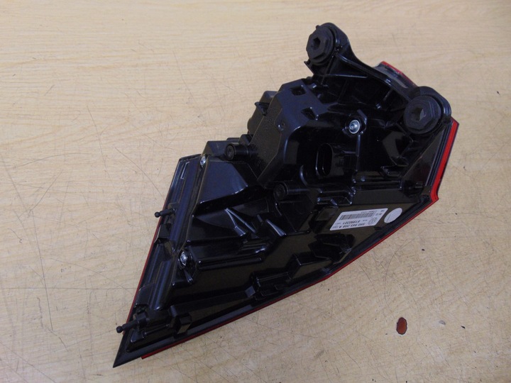 фото №10, Лампа права зад led vw golf viii 5h0945208a європа