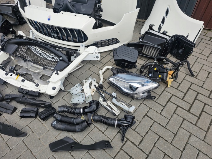 фото №6, Maserati quattroporte перед капот крыло бампер полный led