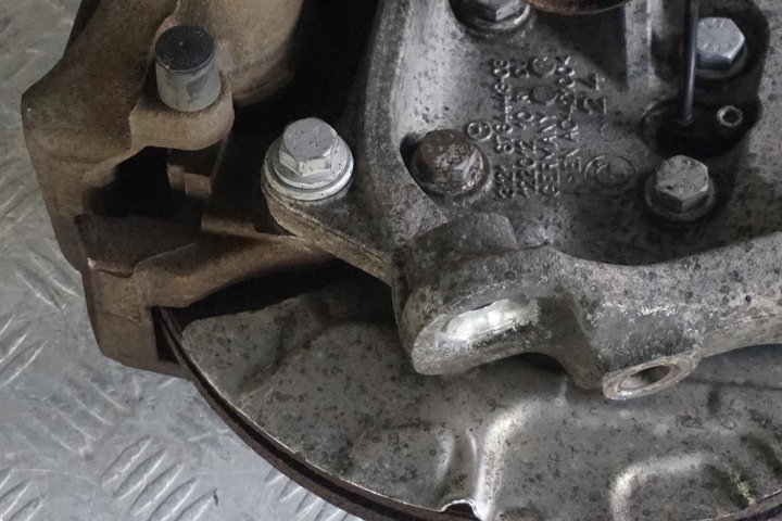 фото №12, Bmw e90 lci 316d n47n поворотна опора амортизатор 116hp