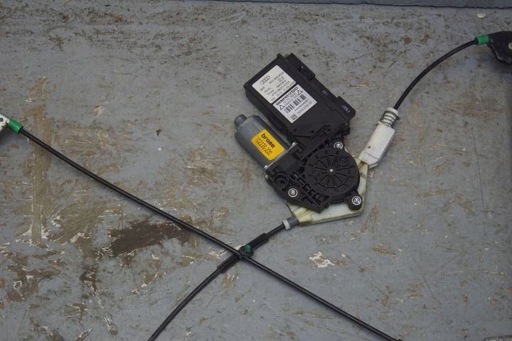 фото №5, Audi a4 b7 cabrio склопідйомник правий 8h0837462a mh81