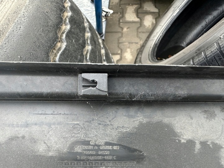 фото №14, Ssangyong korando iii молдинг пороговая левая 79550-34001