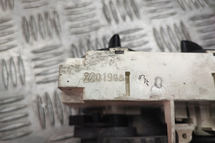 фото №7, Панель strerowania кондиціонера audi a4 8d2, b5 220196a 1.9l дизель 66kw