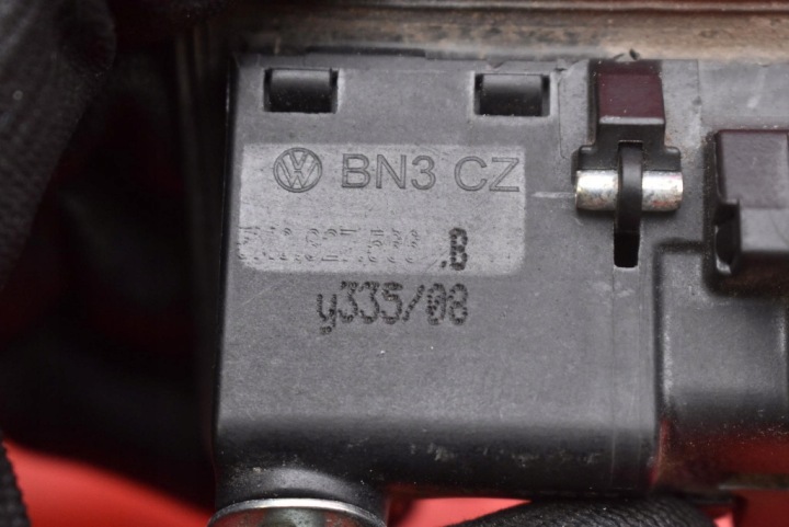 фото №8, Ручка кнопка кришки зад 5n0827566b audi a5 8t купе 07-11