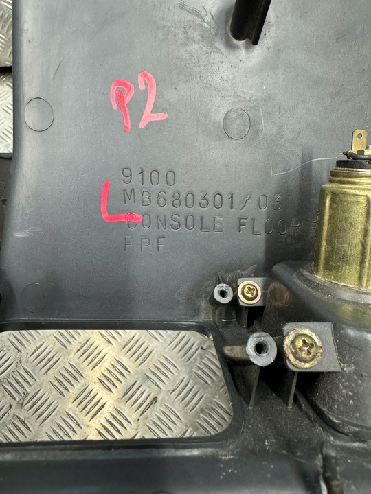 фото №6, Консоль тунель середній mitsubishi pajero ii mb680301