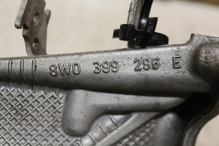 фото №12, Лапи кронштейн кріплення двигуна права audi a4 s4 b9 2018