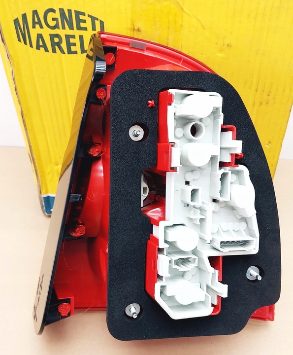 фото №3, Магніт marelli лампа лівий зад 28400705 714028400705 vw passat b5