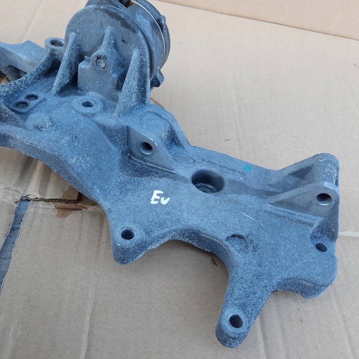 фото №10, Range rover evoque sd4 2.2d кронштейн генератора bj32-10039-ab